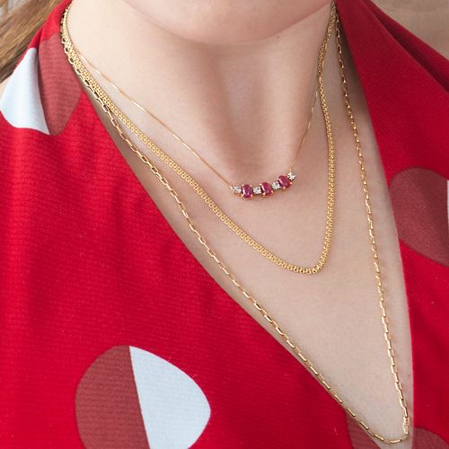 Colar Rosetas em Ouro Amarelo 18k com Rubis e Diamantes