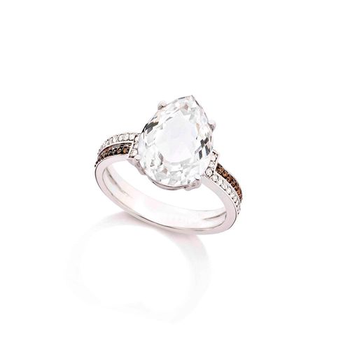 Anel Art Déco M Gota em Ouro 18k com Topázio Branco e Diamantes