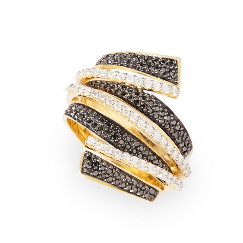 Anel Conceito Diamante G de Ouro 18k com Diamantes Brancos e Negros