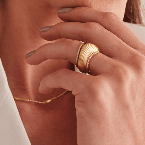 Anel Yama de Ouro 18k com Textura e Diamantes