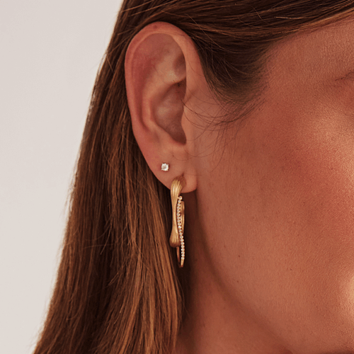 Brincos Yama de Ouro 18k com Textura e Diamantes